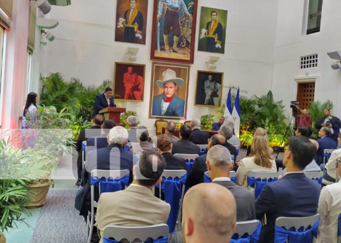 Foto: Encuentro del Canciller de Nicaragua con diplomáticos / TN8