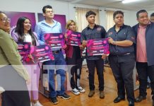 Foto: Jóvenes nicas premiados por crear videojuegos / TN8