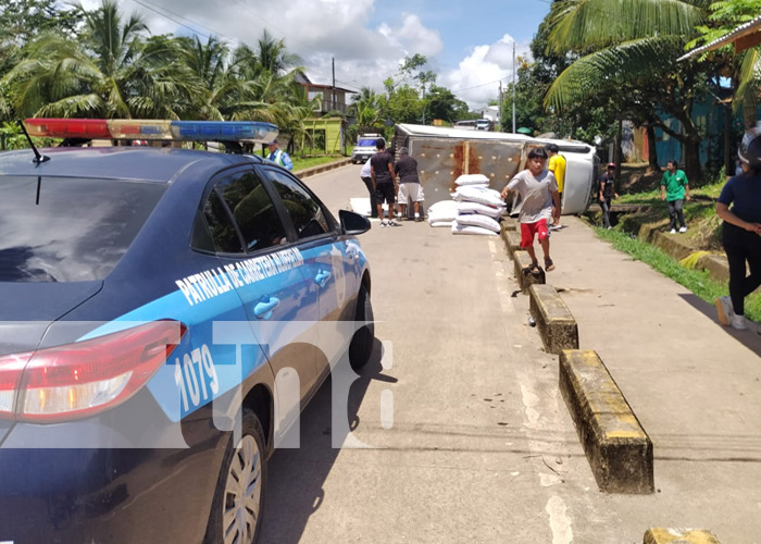 Foto: Vuelco de un camioncito en Bluefields, Caribe Sur / TN8