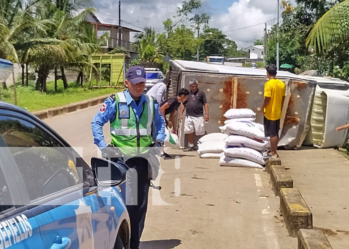 Foto: Vuelco de un camioncito en Bluefields, Caribe Sur / TN8