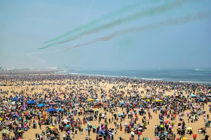 Foto: India: Cinco muertos por calor extremo en demostración aérea