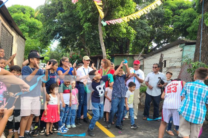 Foto: Villa Esperanza celebra inauguración de cuadras asfaltadas /TN8