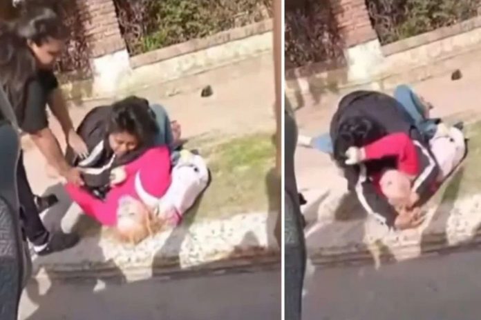 Foto: Madre agrede brutalmente a una maestra /cortesía