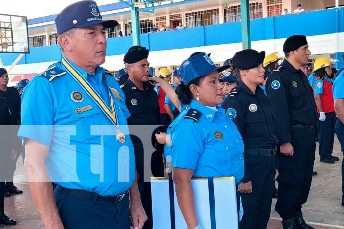 Foto: Oficiales de la Policía Nacional y el Ministerio del Interior son ascendidos por su destacada labor en pro de la seguridad ciudadana /TN8