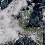 Foto: NOAA revela imágenes impactantes de rayos en huracanes peligrosos