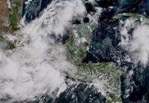 Foto: NOAA revela imágenes impactantes de rayos en huracanes peligrosos