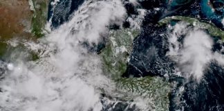 Foto: NOAA revela imágenes impactantes de rayos en huracanes peligrosos