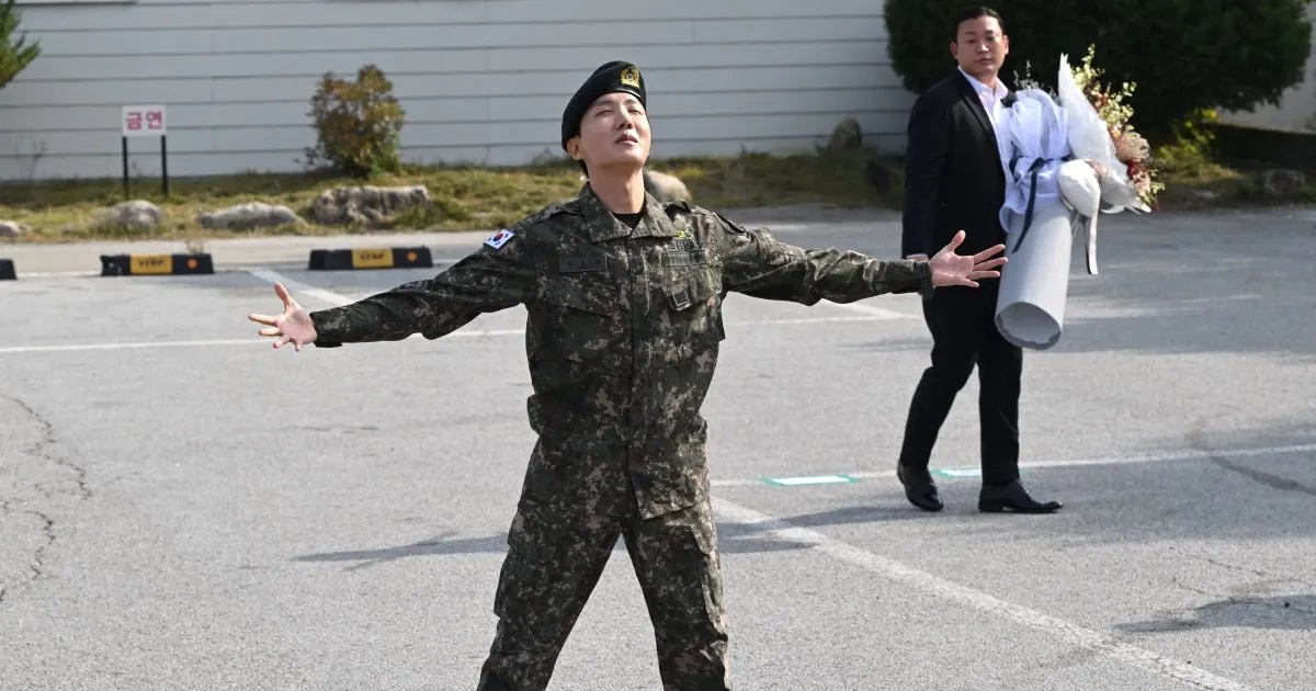 Foto: J-Hope completa su servicio militar en Corea del Sur tras 18 meses