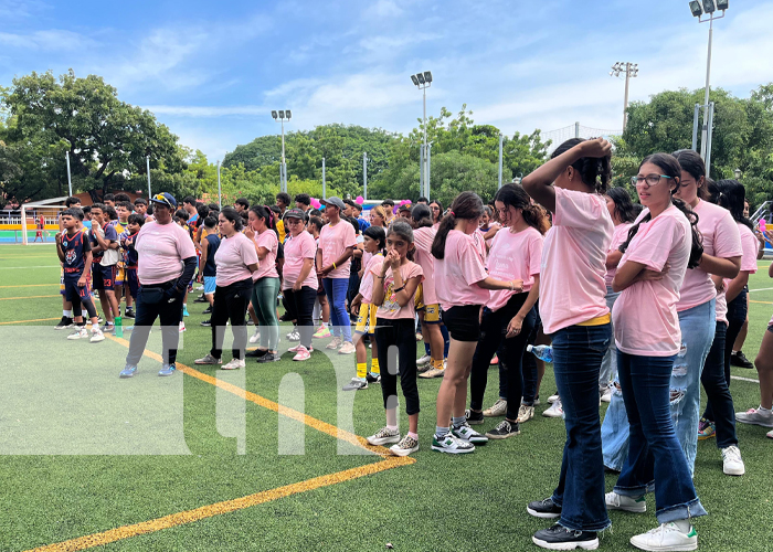 Foto: Mujeres deportistas se unen en solidaridad hacia la lucha contra el Cáncer de Mama/TN8