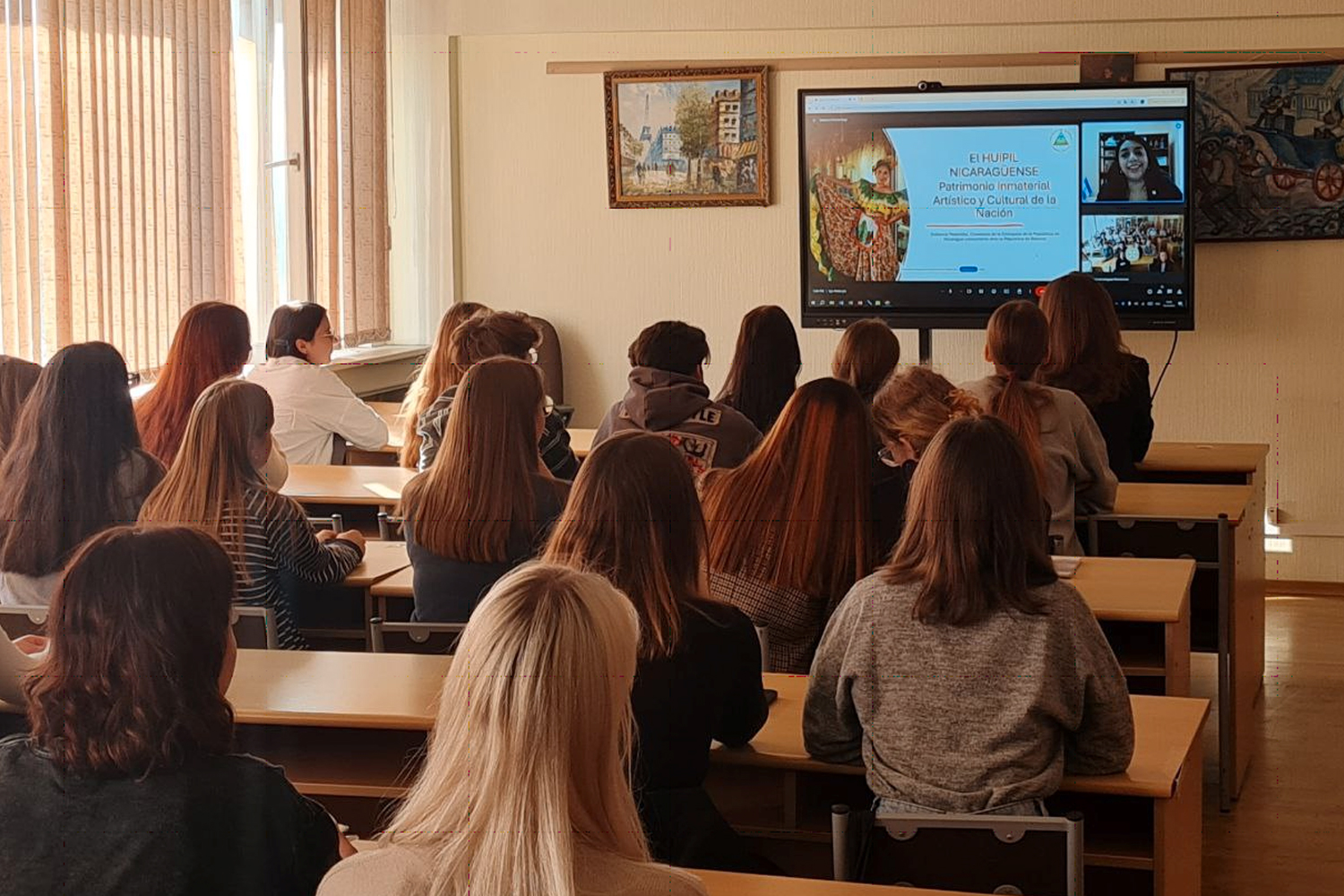 Foto: Estudiantes de Minsk conocen la riqueza cultural de los Huipiles Nicaragüenses/Cortesía