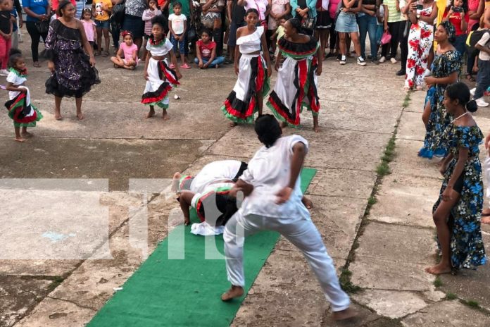 Foto: Concluye Festival de FolKlore con pasarela de trajes autóctonos en Bilwi/TN8