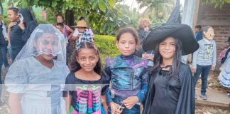 Foto: Chico Largo y el padre sin cabeza asustaron y divirtieron a grandes y chicos en el tradicional desfile de Altagracia/TN8