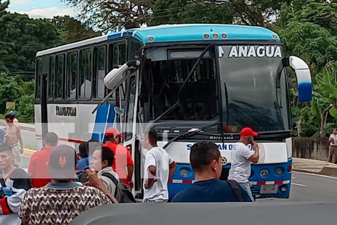 Foto: Pasajeros ven la muerte de cerca tras brutal choque entre bus y cisterna en Diriomo/TN8