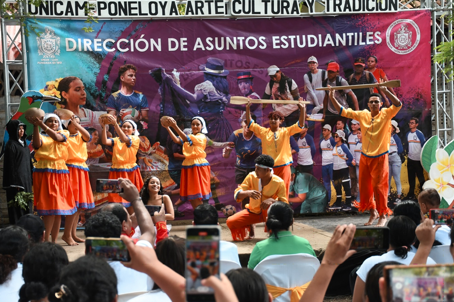 Foto: Celebración de la Identidad Nacional con despliegue artístico "Octubre de Paz"/Cortesía