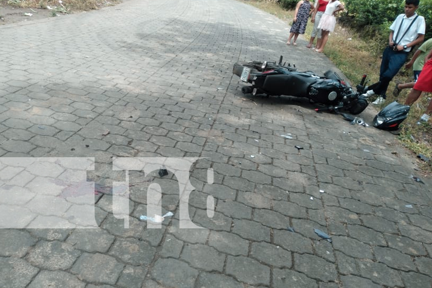 Foto: Impacto entre dos motociclistas deja a uno sin vida y al otro grave en Chinandega/TN8