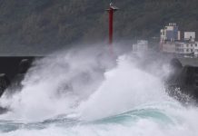 Foto: Cierre total en Taiwán: tifón Kong-rey deja calles desiertas