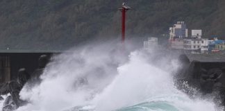 Foto: Cierre total en Taiwán: tifón Kong-rey deja calles desiertas