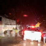 Foto: Bomberos y COMUPRED asisten a familias afectadas por las fuertes lluvias en Jalapa. Se reportan viviendas anegadas y daños en el casco urbano/TN8