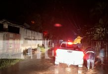 Foto: Bomberos y COMUPRED asisten a familias afectadas por las fuertes lluvias en Jalapa. Se reportan viviendas anegadas y daños en el casco urbano/TN8