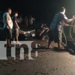 Foto: Padre e hijo arrastrados por la corriente en San José de Las Cañadas, Managua. Fueron rescatados y trasladados al hospital/TN8