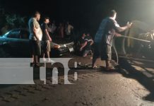 Foto: Padre e hijo arrastrados por la corriente en San José de Las Cañadas, Managua. Fueron rescatados y trasladados al hospital/TN8