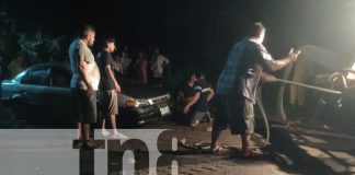 Foto: Padre e hijo arrastrados por la corriente en San José de Las Cañadas, Managua. Fueron rescatados y trasladados al hospital/TN8