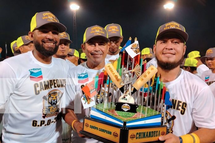 Foto: Los Tigres de Chinandega lo lograron campeones del Germán Pomares 2024 tras una épica final en extra innings/TN8