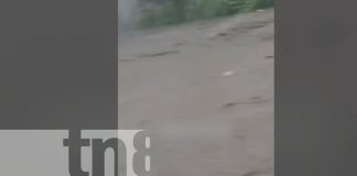 Foto:Intensa lluvia que azotó el sector de Sábana Grande, dejó grandes estragos y escenas impactantes que fue captada en video/TN8