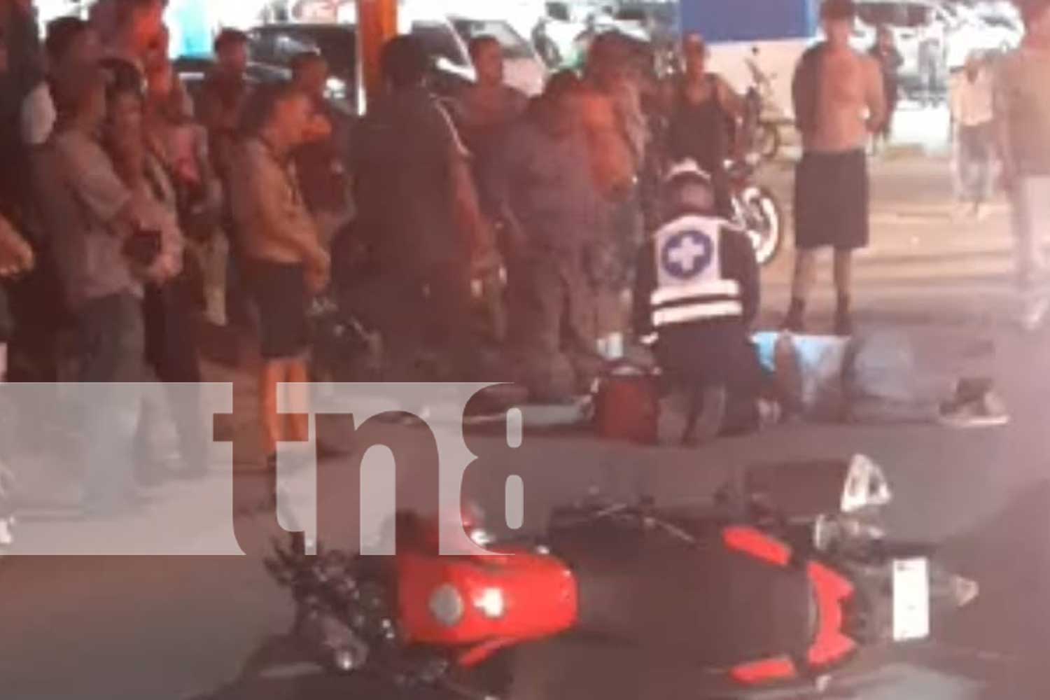 Foto: Un motociclista adolescente se pasó el semáforo en rojo y provocó el fallecimiento de un adulto mayor en Ocotal/ TN8