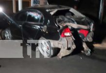 Foto:¿Rapido y Furioso en Managua? Carrera ilegal termina en choque brutal contra poste y parada de buses , 3 motociclistas en el hospital/TN8