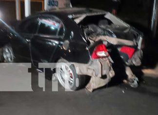 Foto:¿Rapido y Furioso en Managua? Carrera ilegal termina en choque brutal contra poste y parada de buses , 3 motociclistas en el hospital/TN8