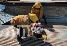 Foto:Joven pierde la vida al hacer contacto con un cable eléctrico mientras trabajaba en el techo de una casa en El Jícaro, Nueva Segovia/TN8