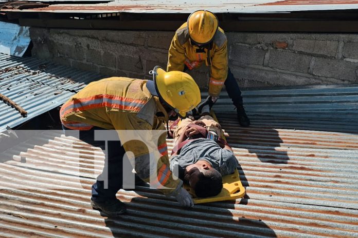 Foto:Joven pierde la vida al hacer contacto con un cable eléctrico mientras trabajaba en el techo de una casa en El Jícaro, Nueva Segovia/TN8