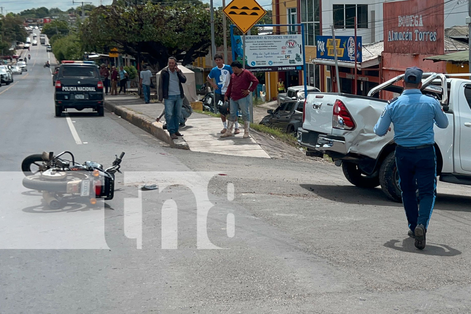 foto:Un joven motociclista fue impactado por una camioneta en Juigalpa. Maneja con precaución y evita accidentes/TN8