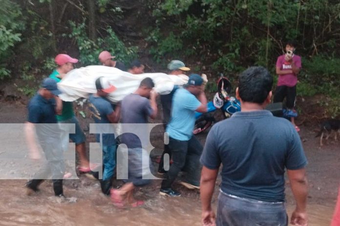 Foto: Agricultor de 53 años fallece tras intentar cruzar un arroyo crecido en Nandaime. Las fuertes lluvias siguen cobrando vidas/TN8