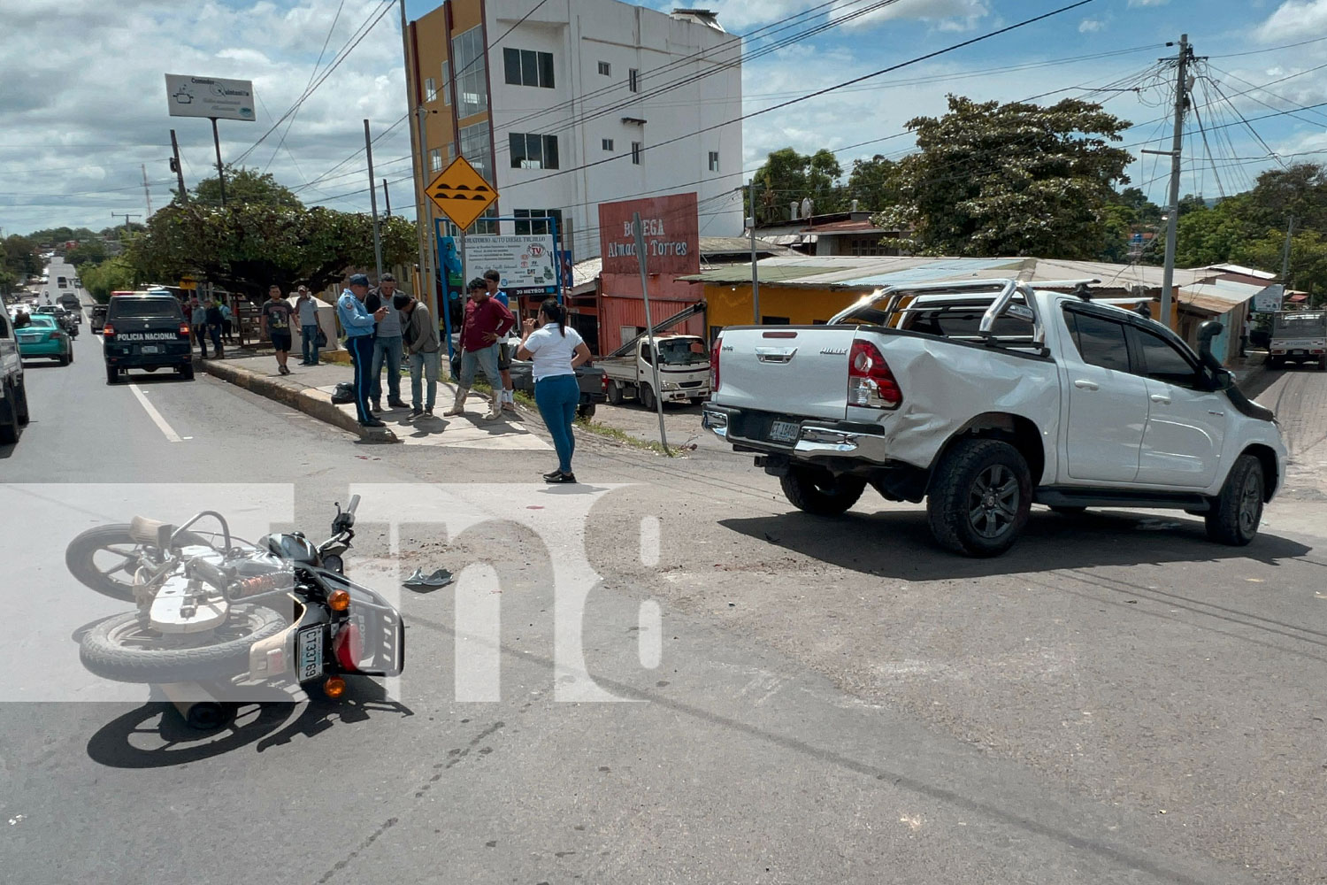 foto:Un joven motociclista fue impactado por una camioneta en Juigalpa. Maneja con precaución y evita accidentes/TN8