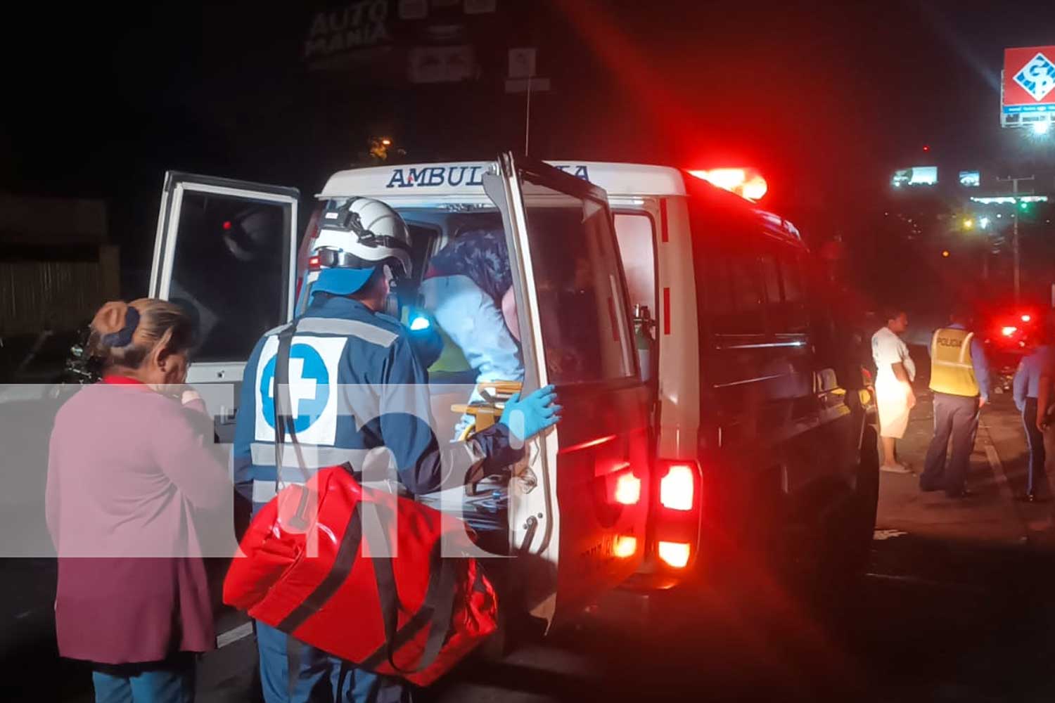 Foto:¿Rapido y Furioso en Managua? Carrera ilegal termina en choque brutal contra poste y parada de buses , 3 motociclistas en el hospital/TN8