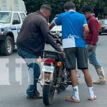 foto:Un joven motociclista fue impactado por una camioneta en Juigalpa. Maneja con precaución y evita accidentes/TN8