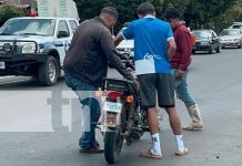 foto:Un joven motociclista fue impactado por una camioneta en Juigalpa. Maneja con precaución y evita accidentes/TN8