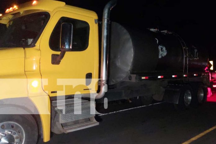 Foto: Tragico accidente múltiple en Teustepe involucra a camioneta, motocicleta y cisterna láctea. Un fallecido y cinco heridos/TN8