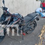 Foto: Un motociclista perdió la vida al chocar fuertemente contra un poste cerca de la rotonda El Periodista en Managua/TN8