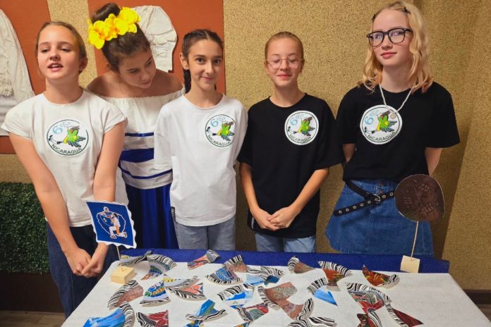 Foto: la Misión de Nicaragua en Rusia participó en el Festival de Artesanías del Colegio Rosalía de Castro en Moscú/ Cortesía