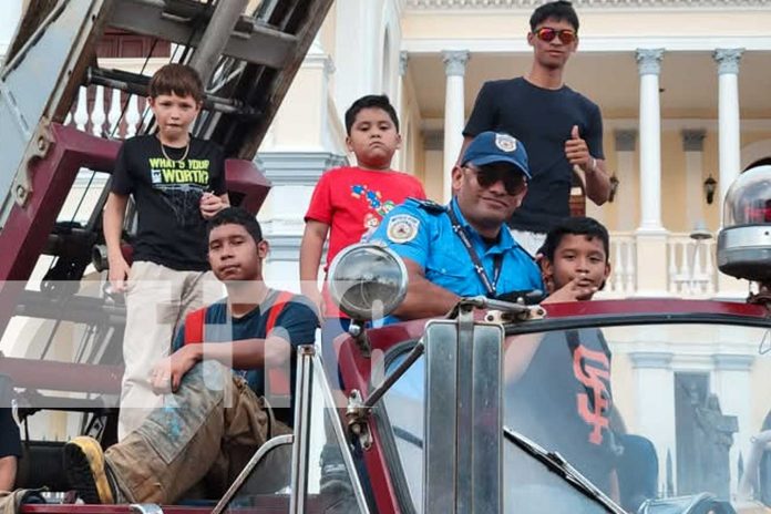 Foto: ¡Exhibiciones bomberiles en Granada! Seguridad, destrezas y compromiso/TN8