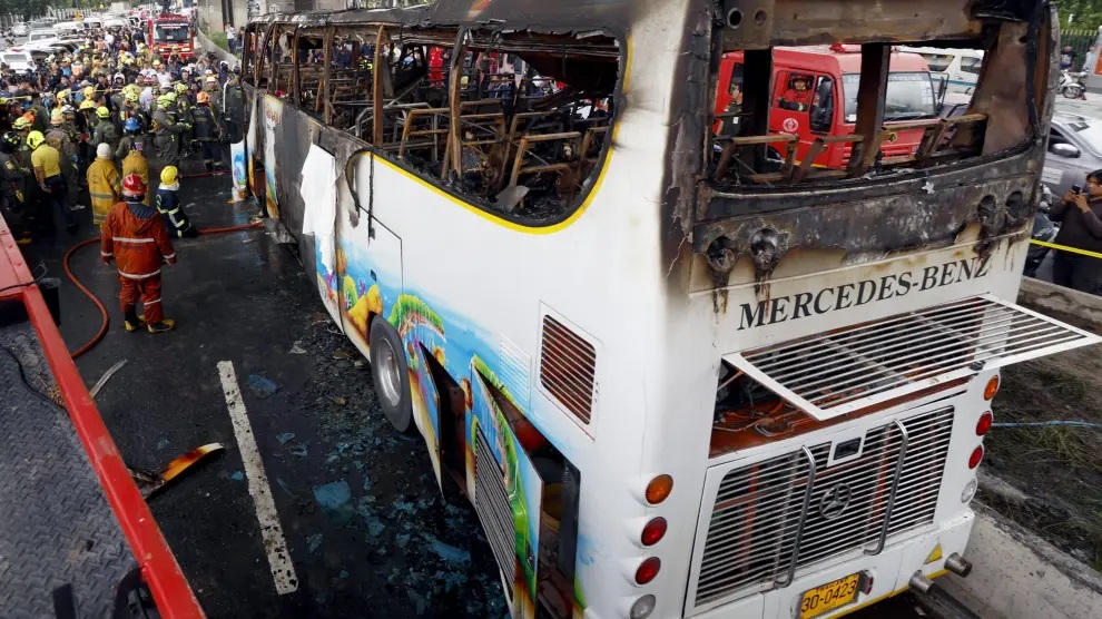 Foto: Accidente fatal en Tailandia: Autobús escolar se estrella y se incendia