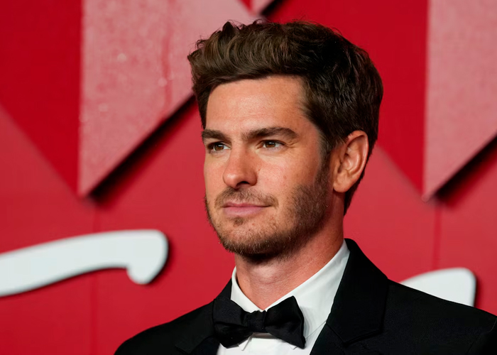 Foto: Andrew Garfield reflexiona sobre el duelo en emotiva charla con Elmo/ Cortesía