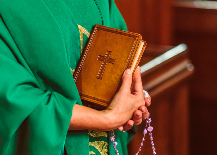 Foto: dos sacerdotes católicos y cinco propietarios de clubes nocturnos/Cortesía