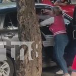 Foto: ¿Qué habrá pasado?, Conflicto de pareja se convierte en espectáculo viral en Managua/TN8