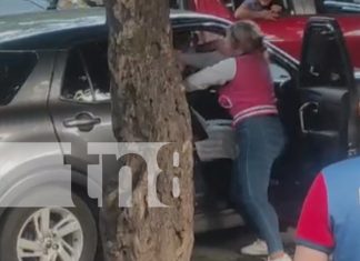 Foto: ¿Qué habrá pasado?, Conflicto de pareja se convierte en espectáculo viral en Managua/TN8