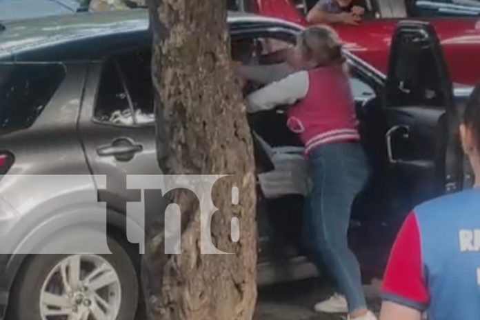 Foto: ¿Qué habrá pasado?, Conflicto de pareja se convierte en espectáculo viral en Managua/TN8