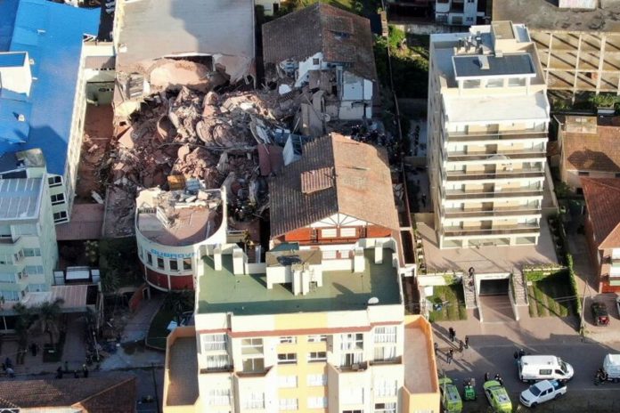 Foto: Se desploma hotel Dubrovnik de 10 pisos en Argentina /Cortesía